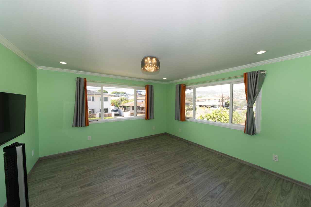 933 18th Ave - Photo 7 of 10