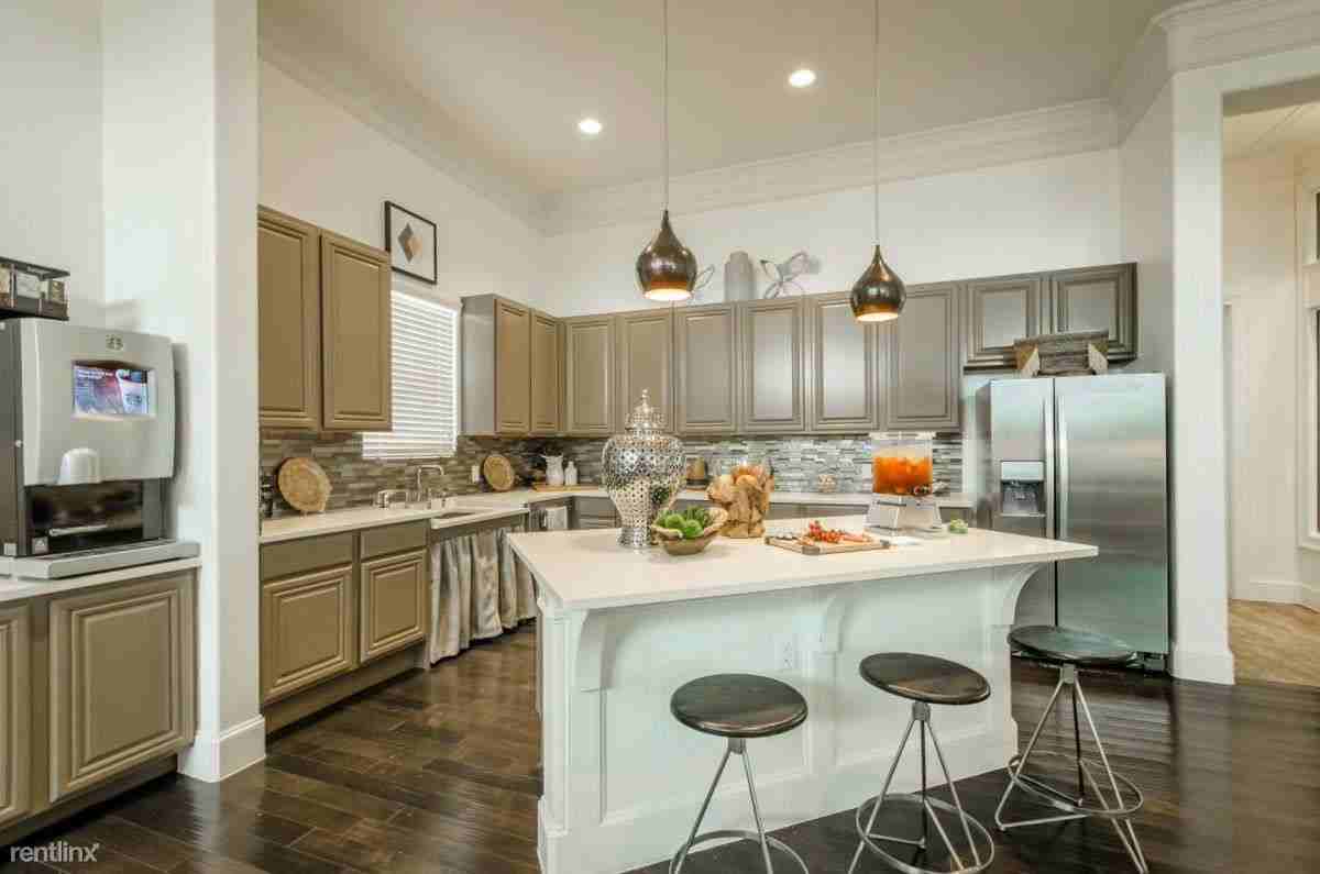 27040 East University Drive - Photo 2 of 8