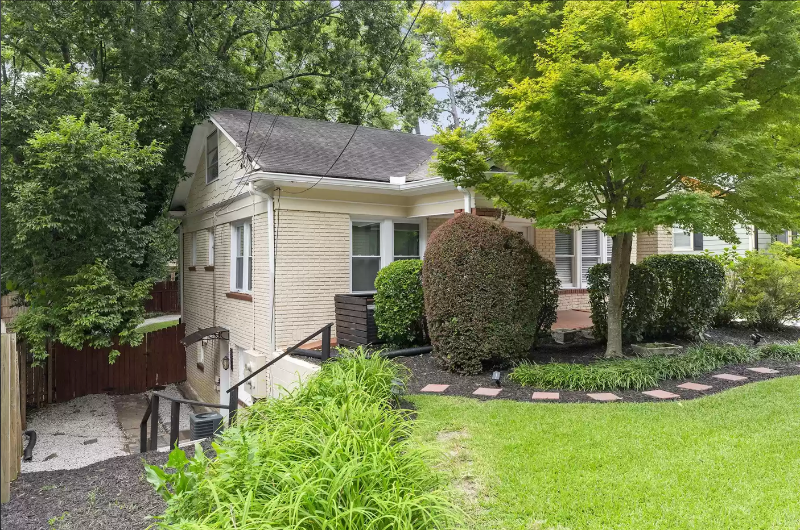 1846 Monroe Dr Ne - Photo 2 of 12