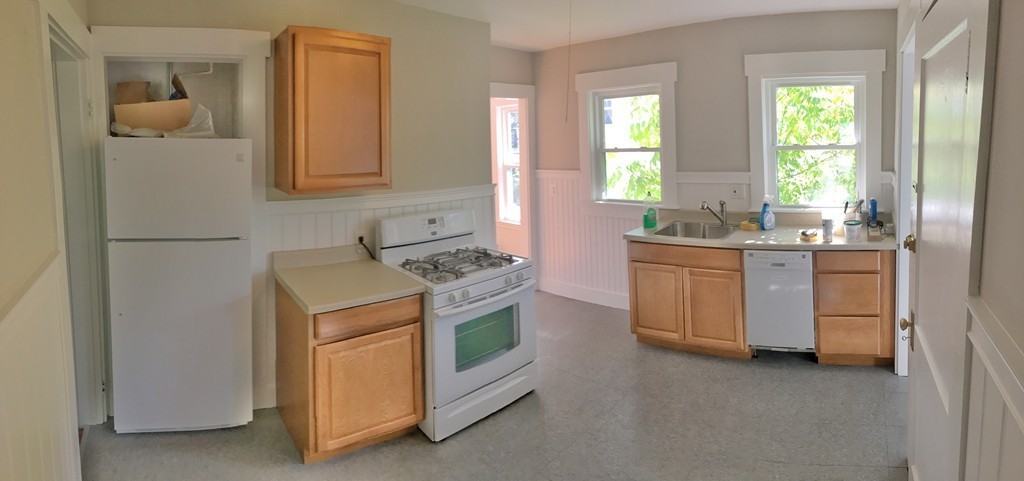 22 Oxford Ave #2 - Photo 2 of 12