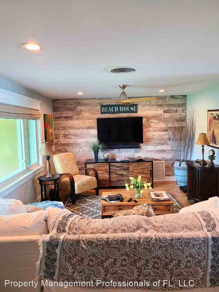 17387 Kennedy Dr - Photo 2 of 40