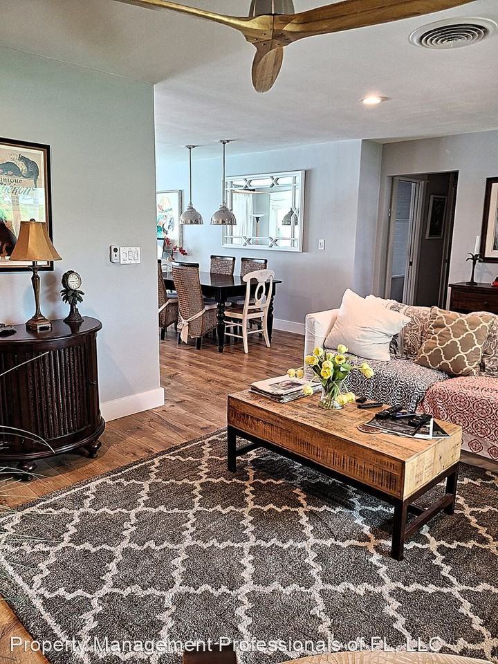 17387 Kennedy Dr - Photo 3 of 40