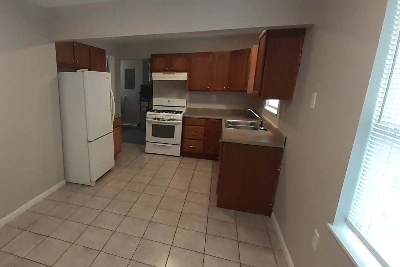 7515 Rivard Ave - Photo 3 of 12