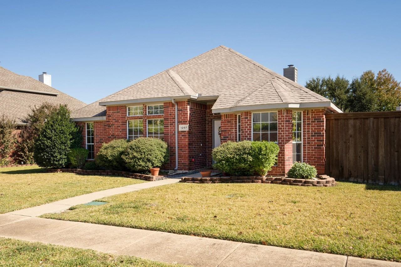 1257 Christopher Lane - Photo 2 of 20