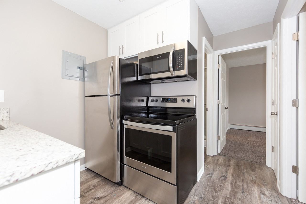 Beechmont Towers - Photo 3 of 12