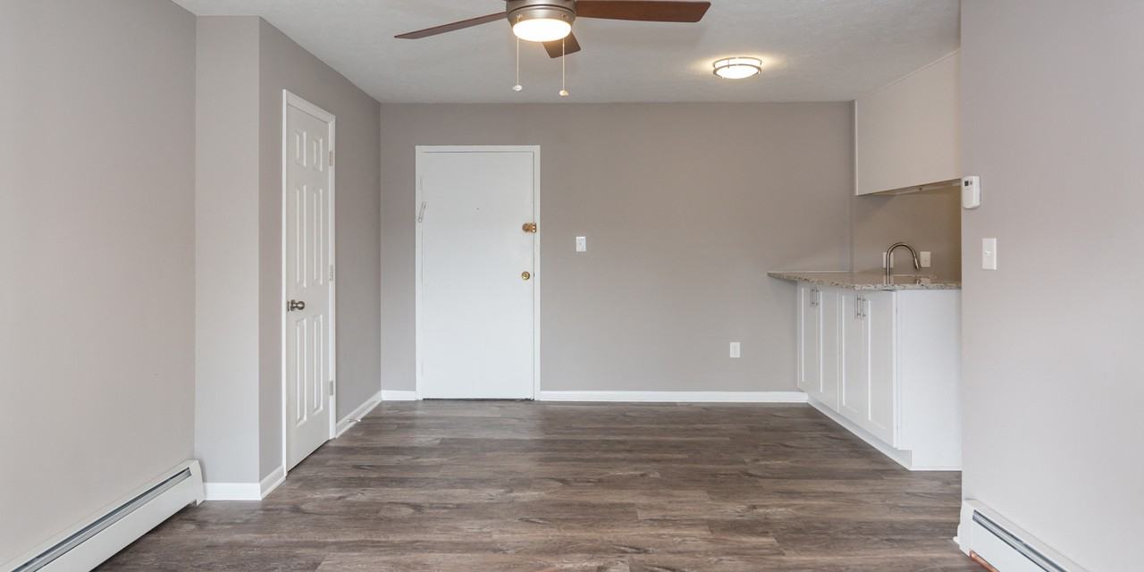 Beechmont Towers - Photo 4 of 12