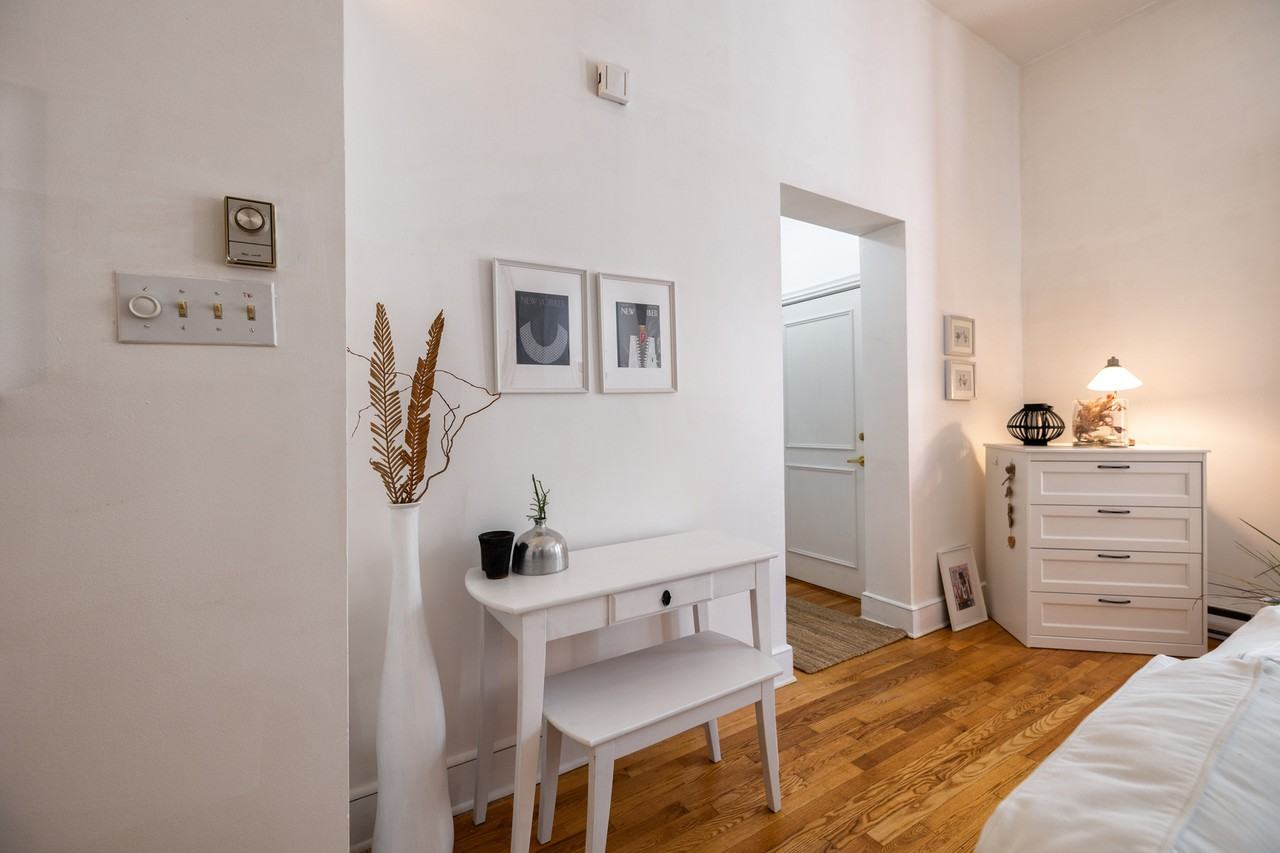 3487 Rue Durocher #1 - Photo 3 of 13