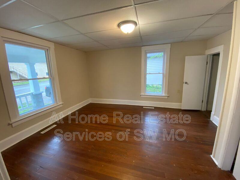 1224 E Central St - Photo 4 of 11