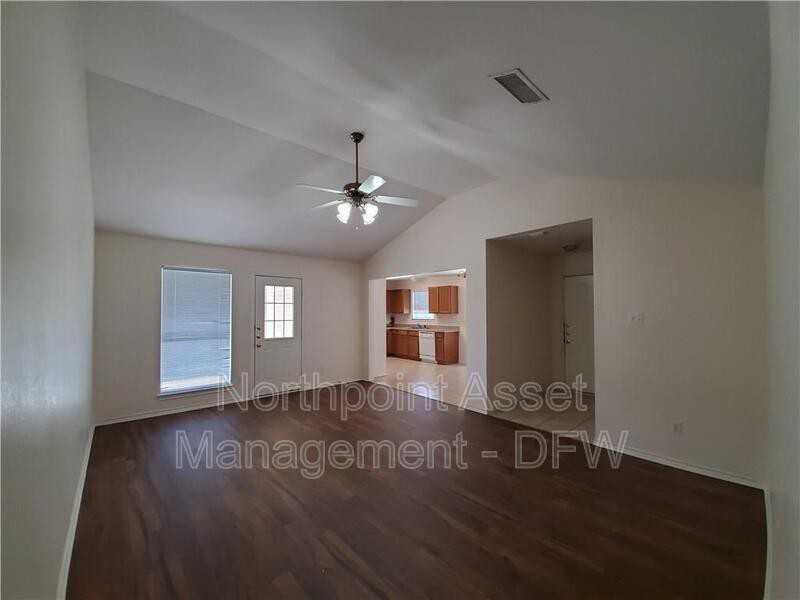 204 Seminole Trl - Photo 2 of 14