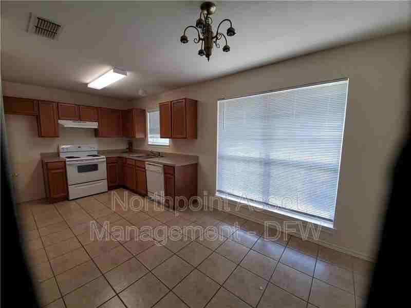 204 Seminole Trl - Photo 3 of 14