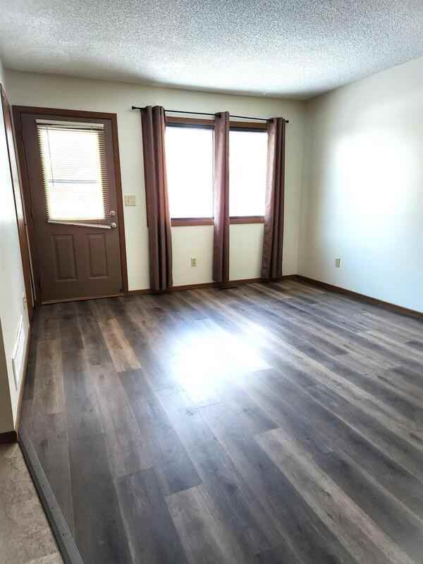 5655 Brandlwood Ct - Photo 3 of 9