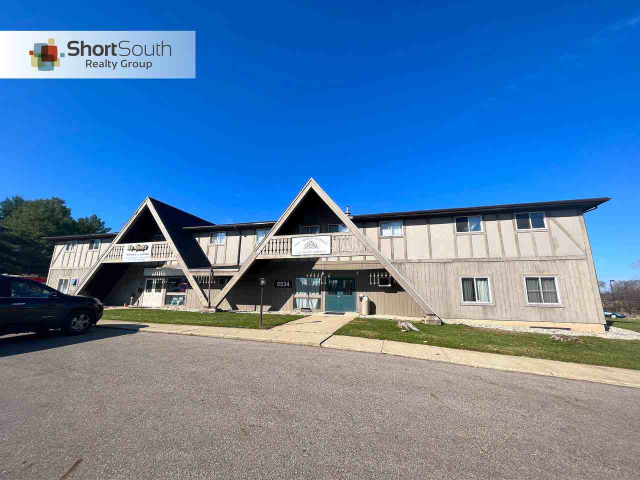 2037 Inverway Ct - Photo 2 of 3