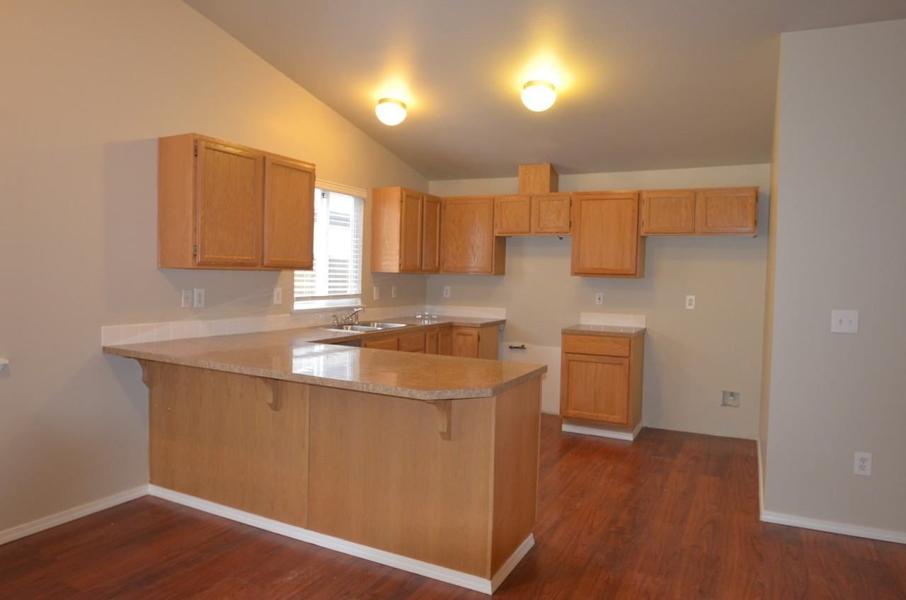 19226 45th Dr NE - Photo 2 of 8