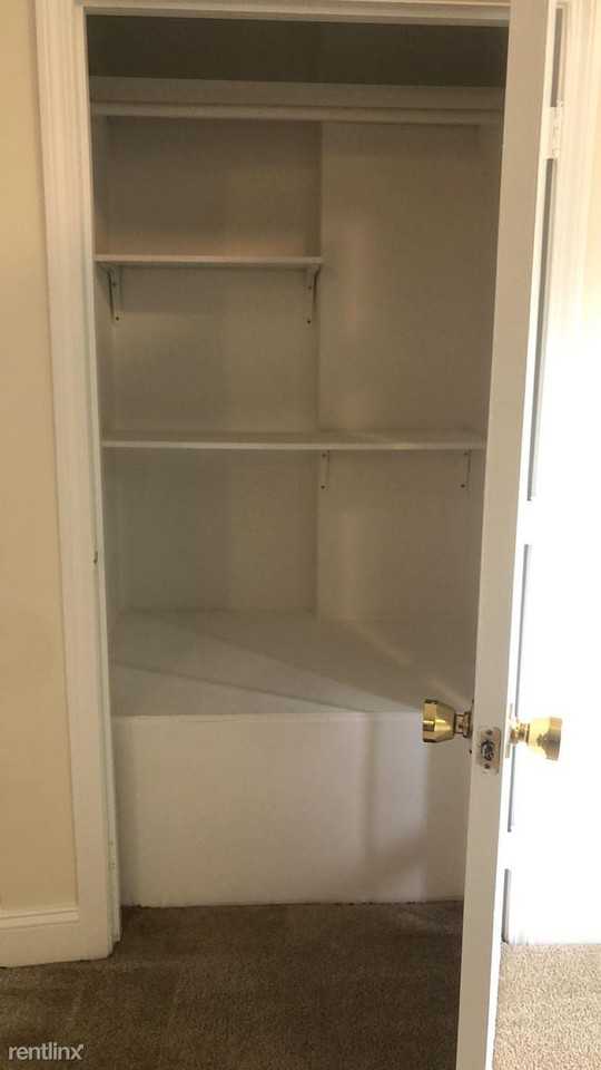 952 Norwest Dr - Photo 3 of 6