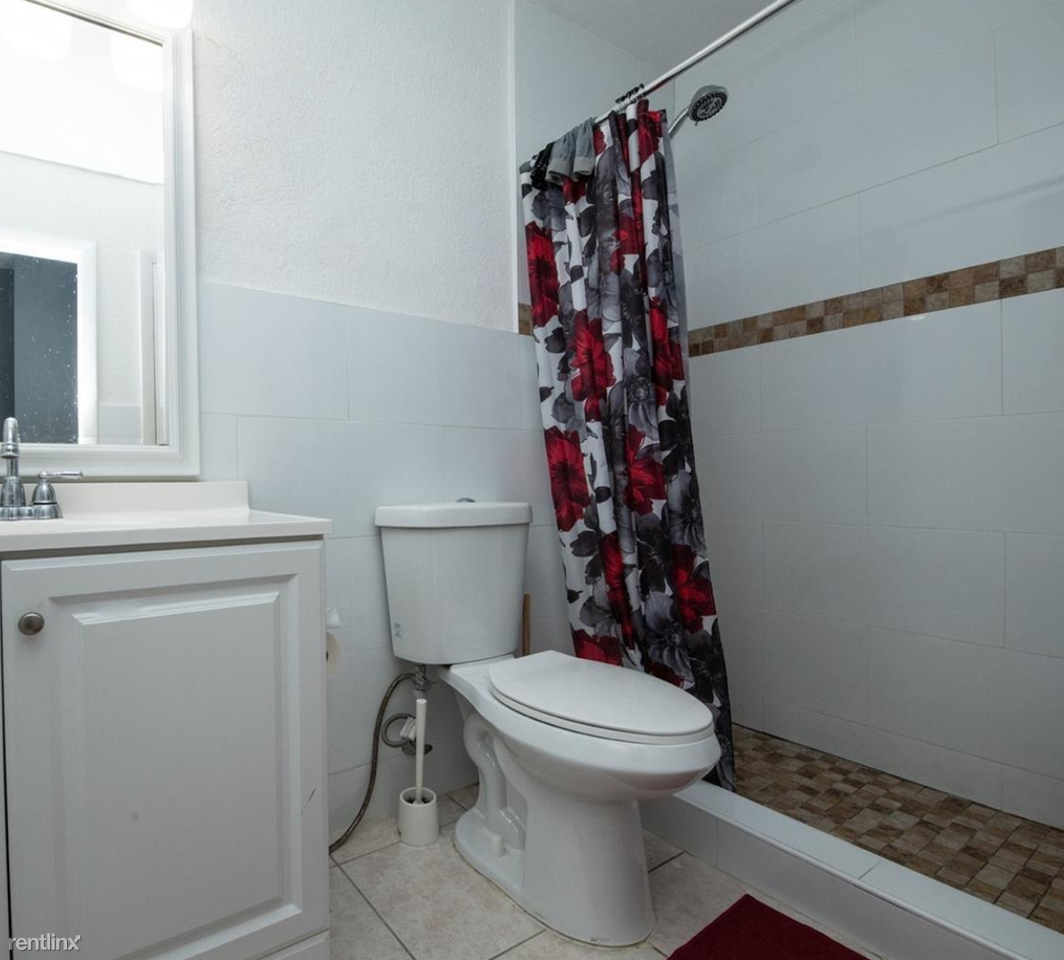 240 W 68th St - Photo 3 of 4