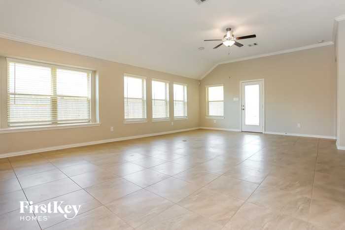 3307 Keeling Ln - Photo 3 of 15
