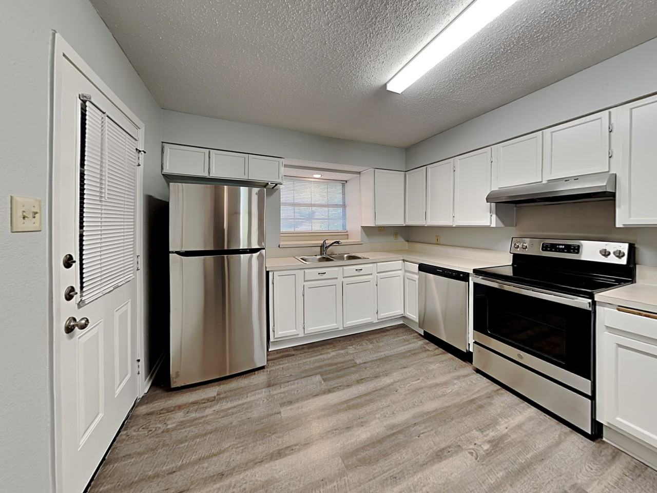 913 Vaughn Dr - Photo 2 of 18