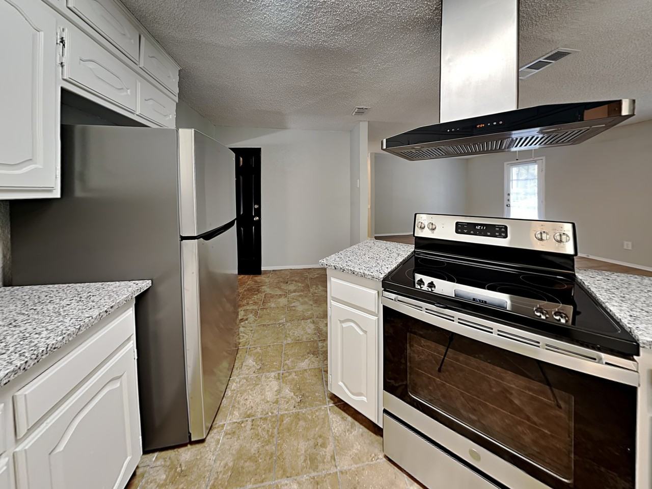 245 Ne Craig St - Photo 3 of 21