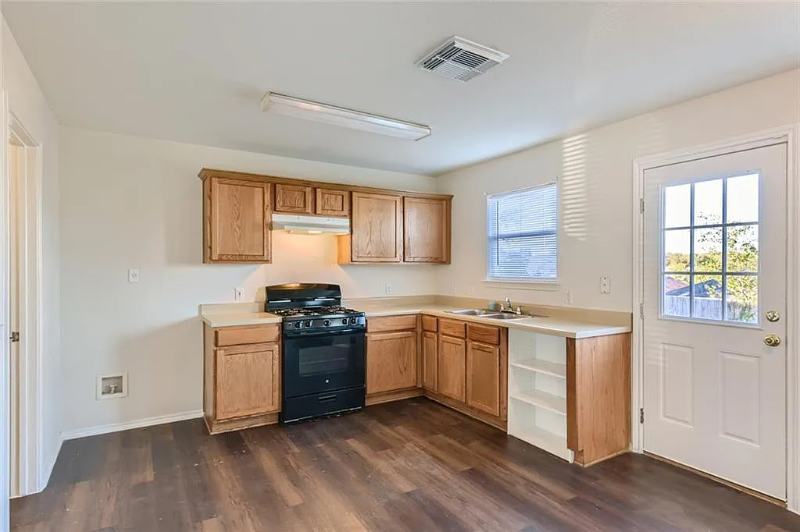 15104 Sabal Palm Road - Photo 7 of 13