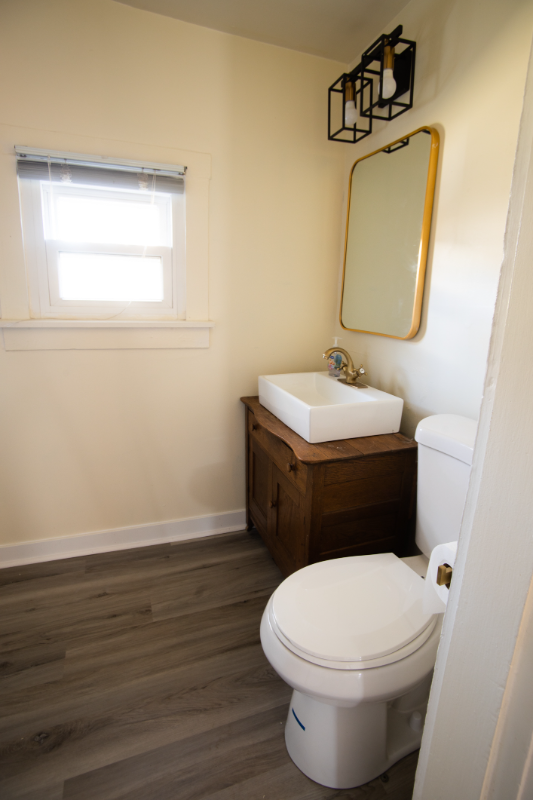 206 5th Ave E - Photo 2 of 14