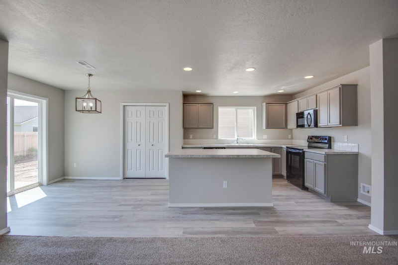 4530 S Giants Way - Photo 5 of 22