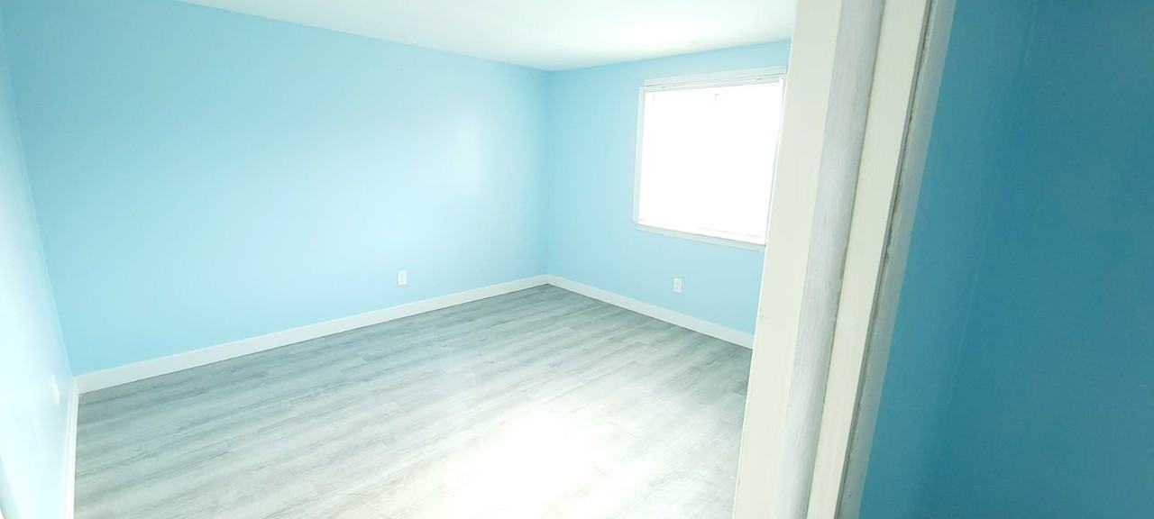 11484 Republic Ave #EAST - Photo 5 of 9