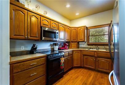 100 Ravenwood Road Unit A - Photo 3 of 16