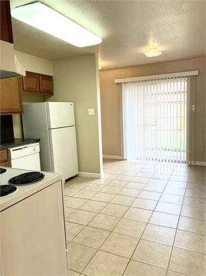 1608 Mossglenn Circle - Photo 3 of 8