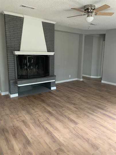 1061 Bernadine St - Photo 2 of 21
