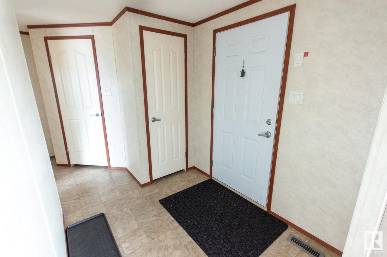 5016 50 Ave #1 - Photo 2 of 18