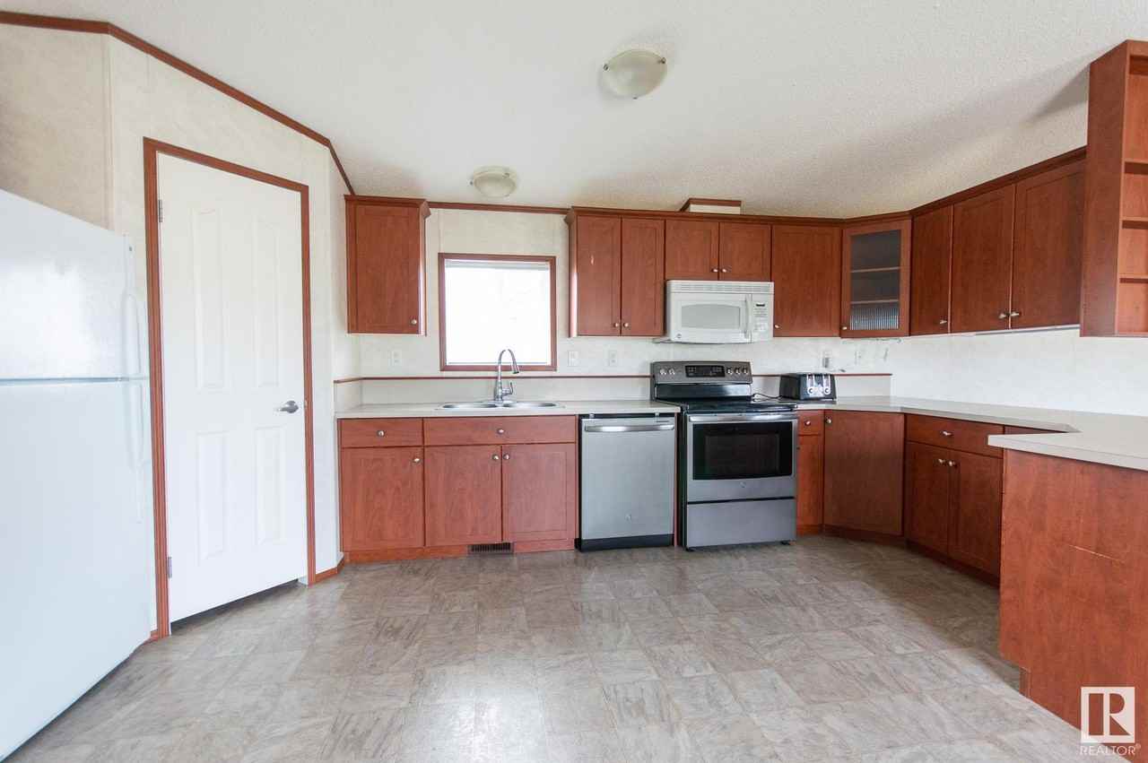 5016 50 Ave #1 - Photo 3 of 18