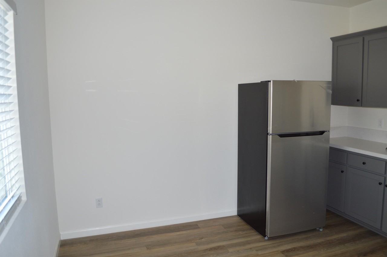 573 Bedfordshire Dr #2 - Photo 3 of 29