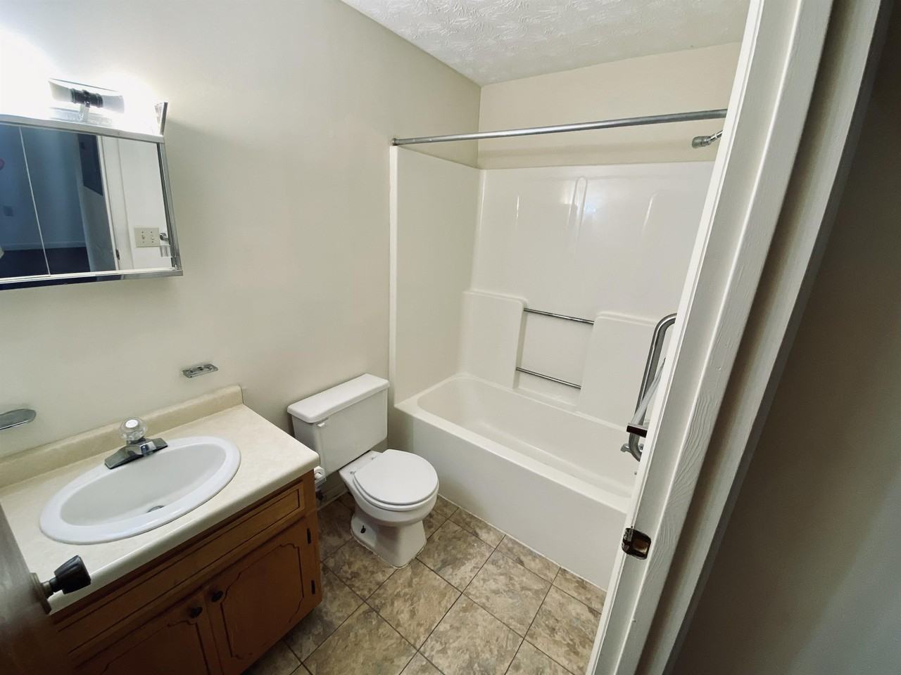 220 Laurel Ave #1F - Photo 3 of 10