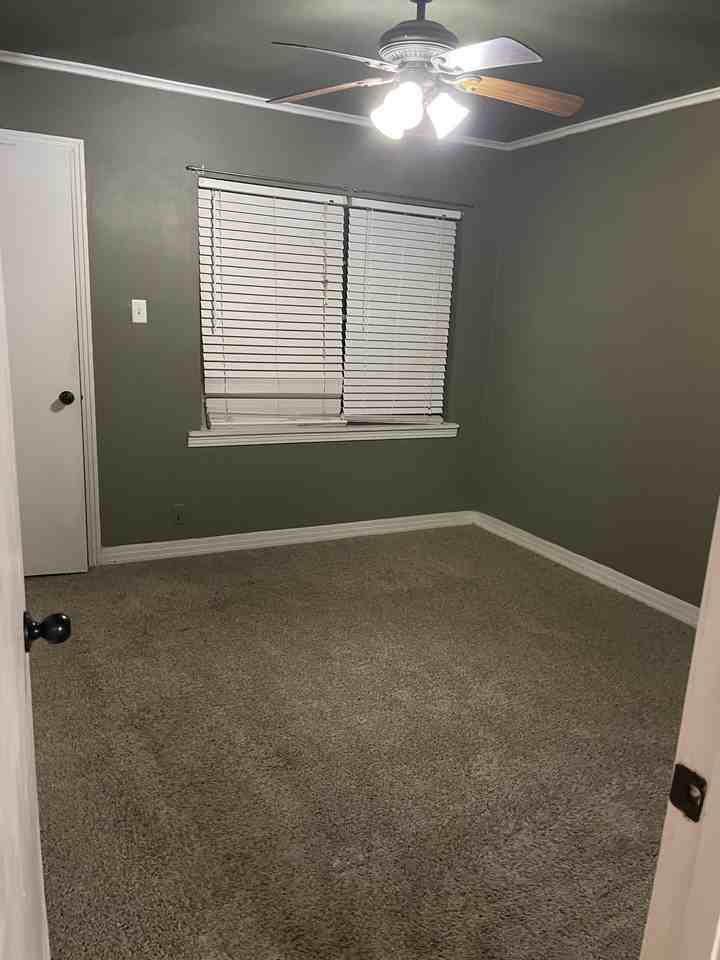 903 Elm St - Photo 2 of 10