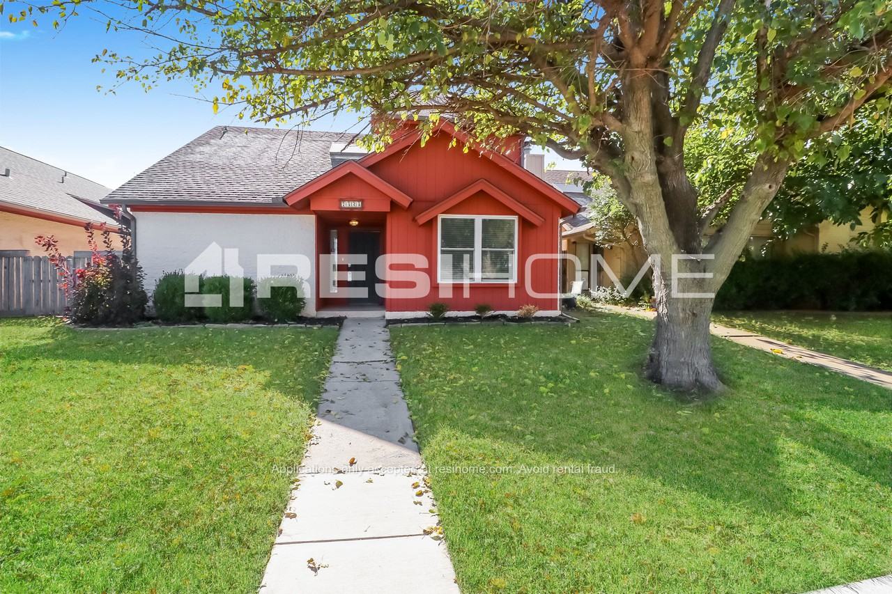 7328 Nw 101st St - Photo 3 of 25