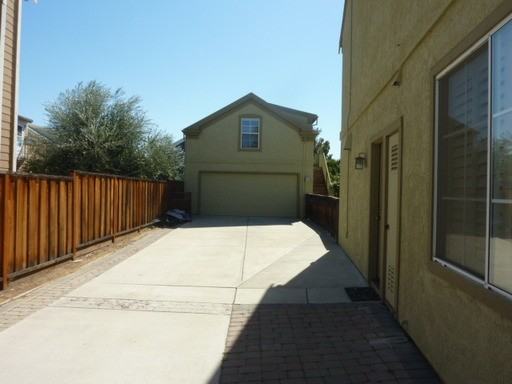 1072 Claremont Dr - Photo 2 of 31