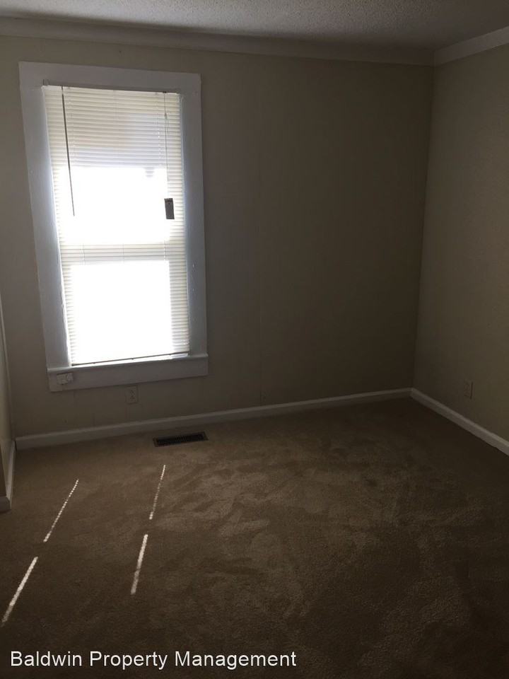 1710 Grant Ave - Photo 3 of 10