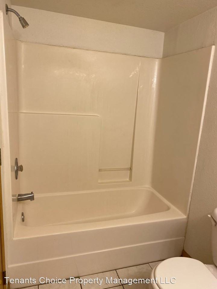 48 Suzanne Dr - Photo 2 of 5