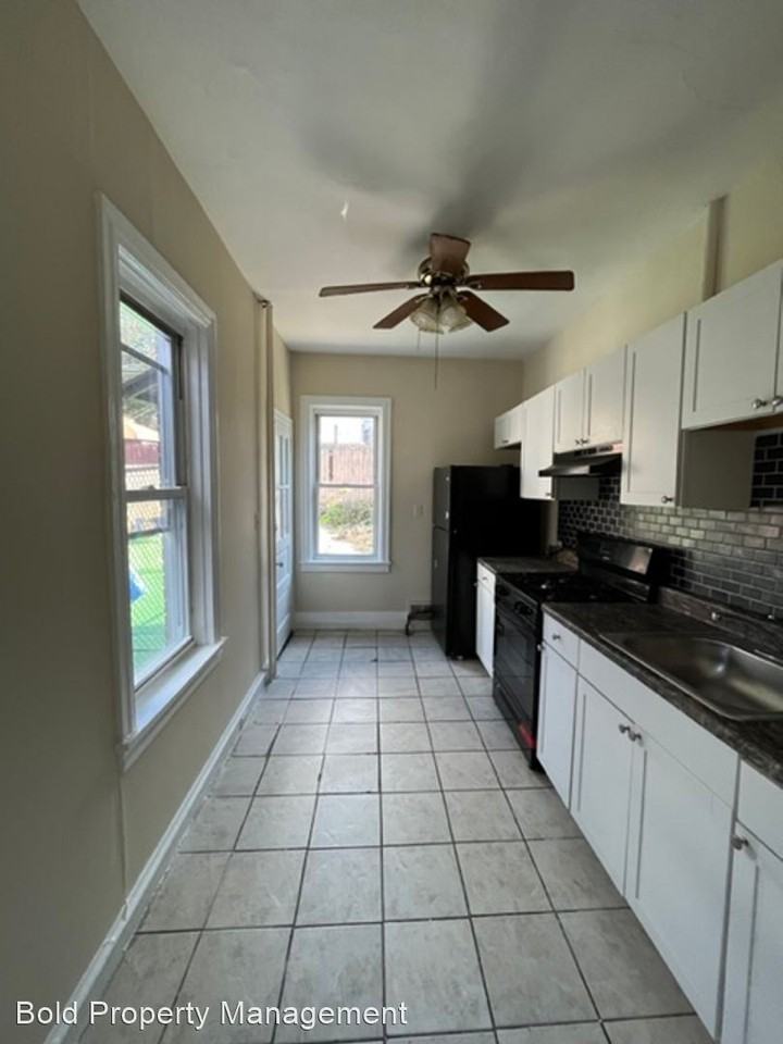 143 Mulberry St - Photo 2 of 10