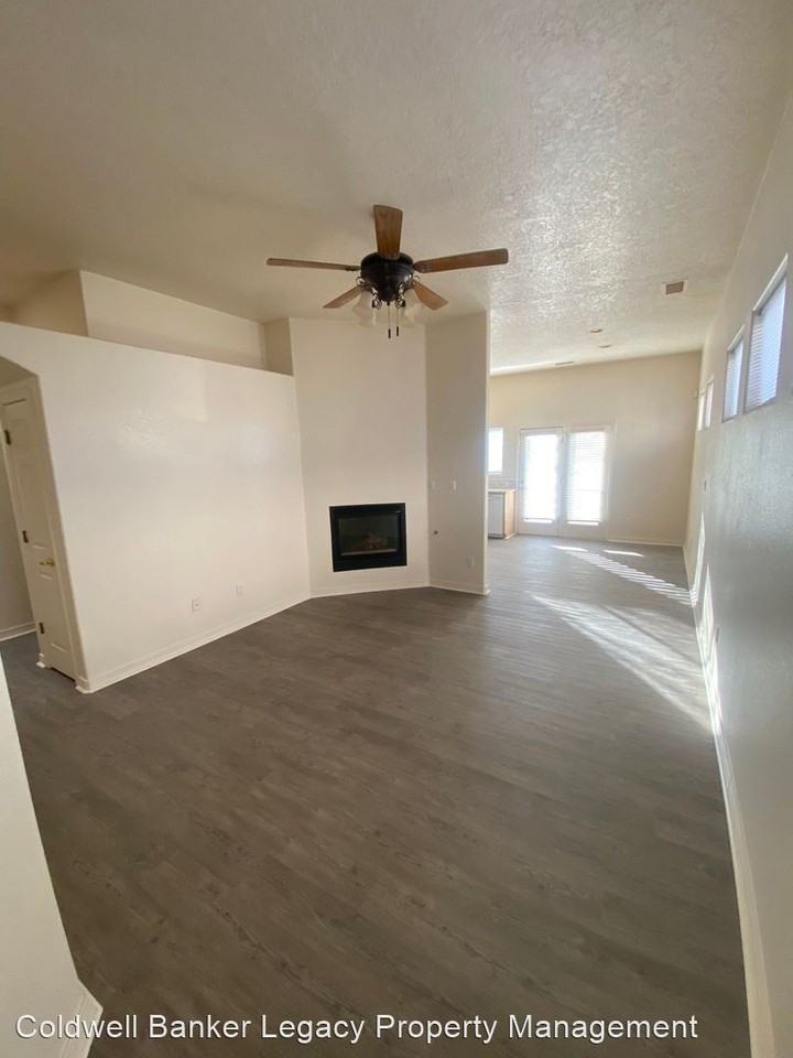 611 Hermit Falls Dr Se - Photo 2 of 8