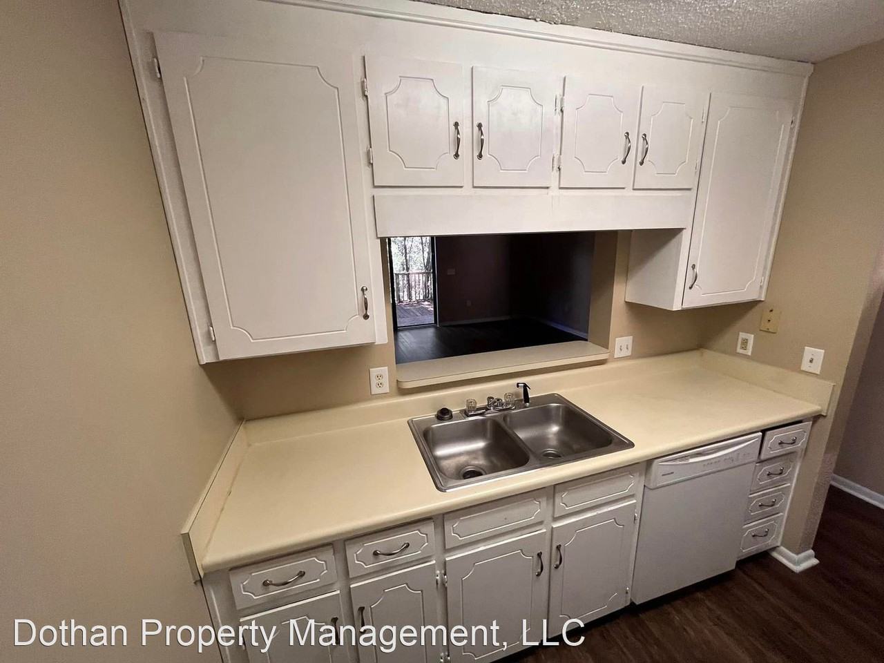 121 Candlebrook Dr - Photo 3 of 12