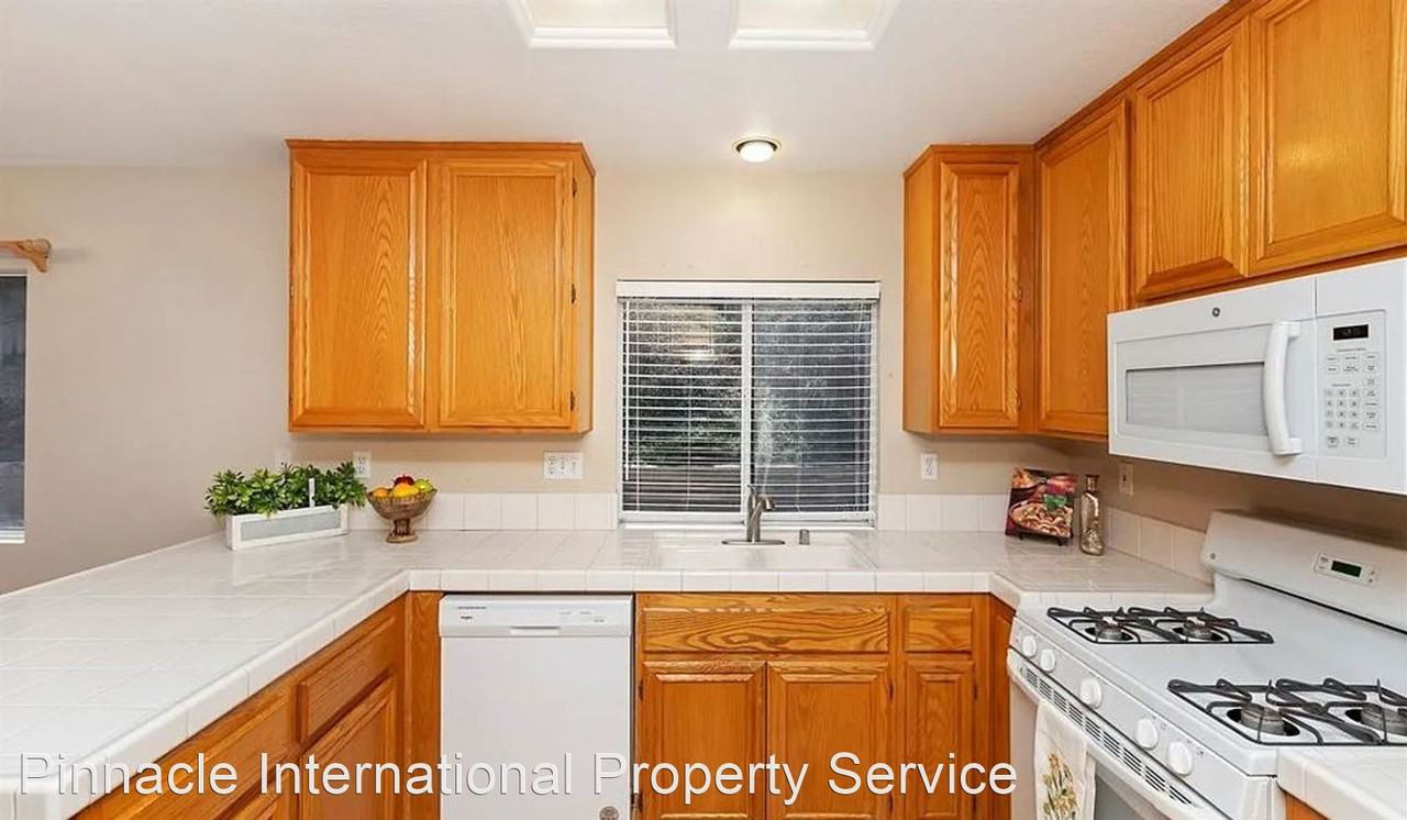 1451 Sutherland Dr - Photo 3 of 29