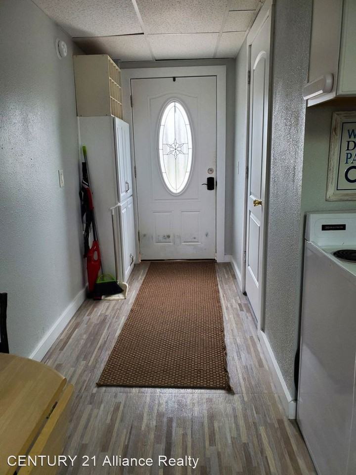 3337 Mangrove Dr - Photo 3 of 48