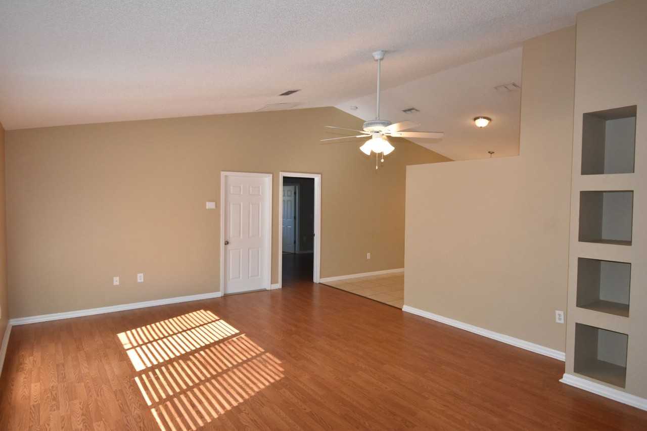 9545 Alvernon Dr - Photo 3 of 18