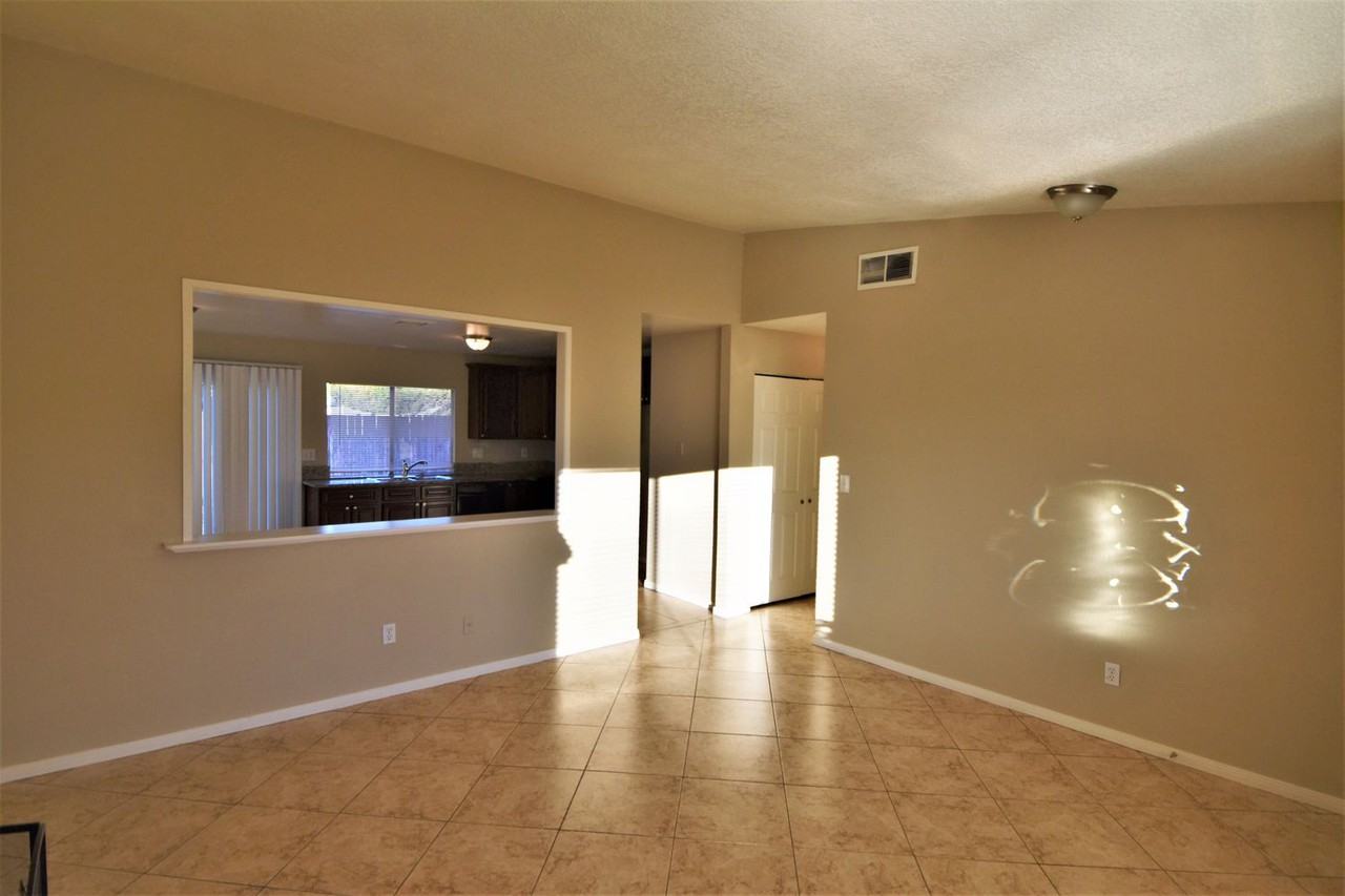 1303 Columbia St - Photo 3 of 13