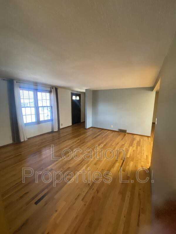 906 Wellington Rd - Photo 3 of 17