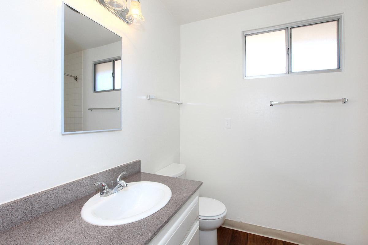 200 N Gilbert St - Photo 5 of 8