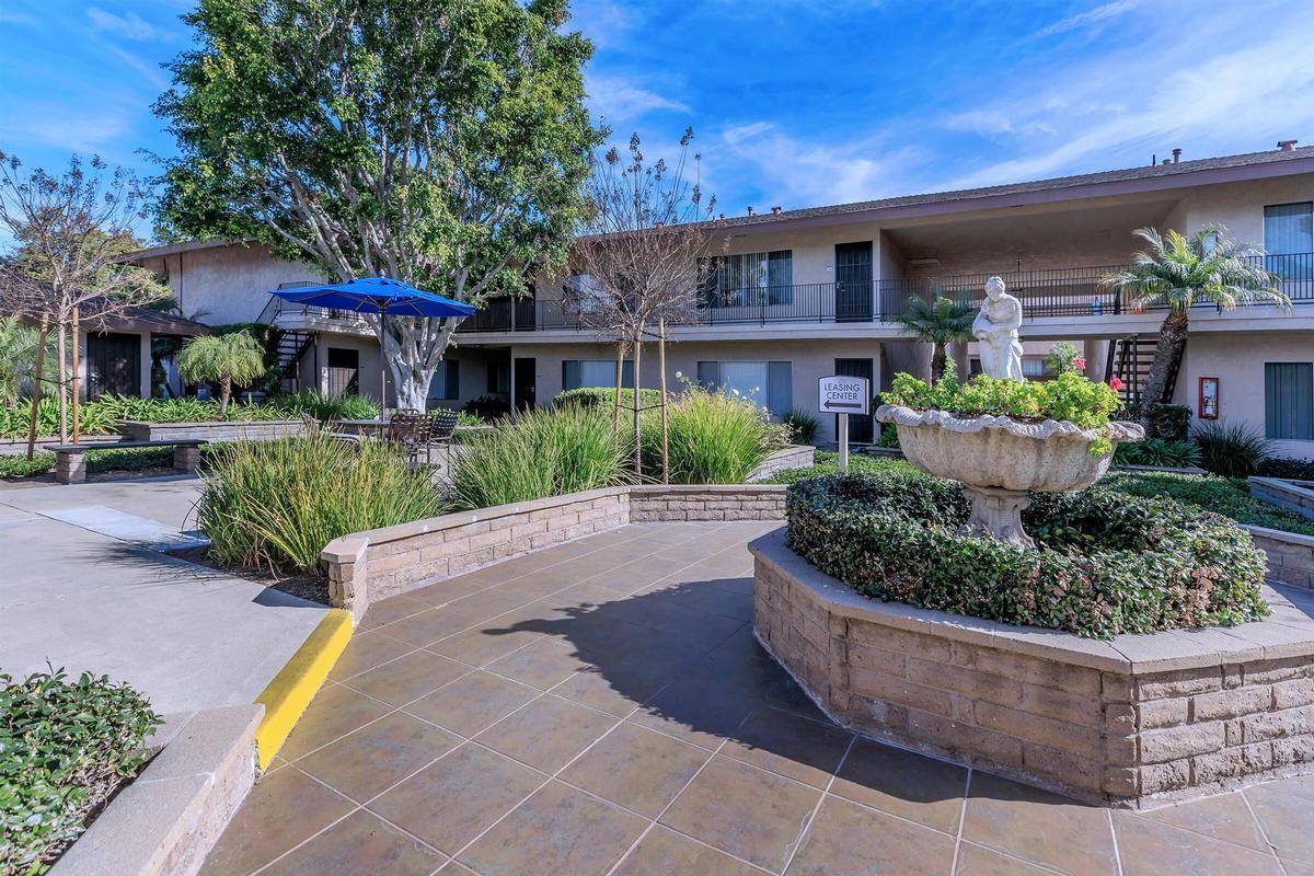 200 N Gilbert St - Photo 2 of 8