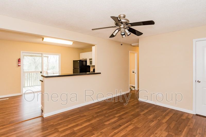 204 Connie St - Photo 5 of 26