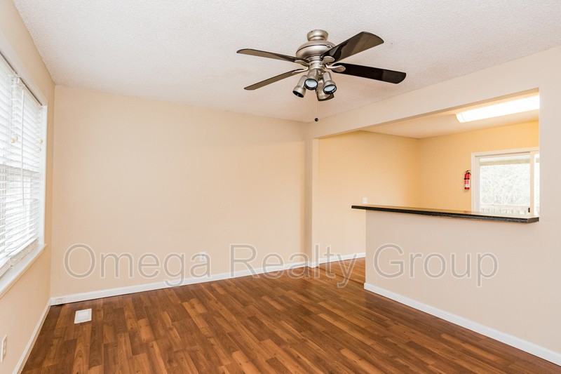 204 Connie St - Photo 6 of 26